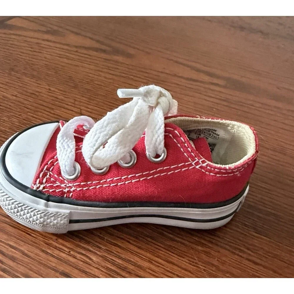 Converse Kids' Chuck Taylor All Star Low Top, Red, 2 Baby Shoes MINT